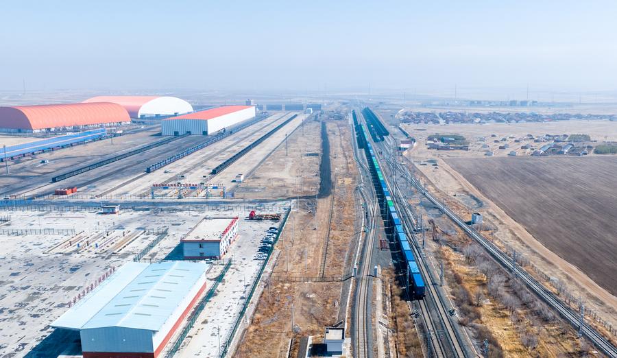 China-Europa-Güterverkehr mit robustem Wachstum im ersten Quartal 2024                    Der Güterzugverkehr zwischen China und Europa hat im ersten Quartal 2024 ein solides Wachstum verzeichnet, wie die Daten zeigen, die die China State Railway Group Co., Ltd. (China Railway) am Sonntag ver?ffentlicht hat.